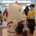 囲まれるしっぺい館長☆