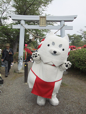 霊犬神社前にて