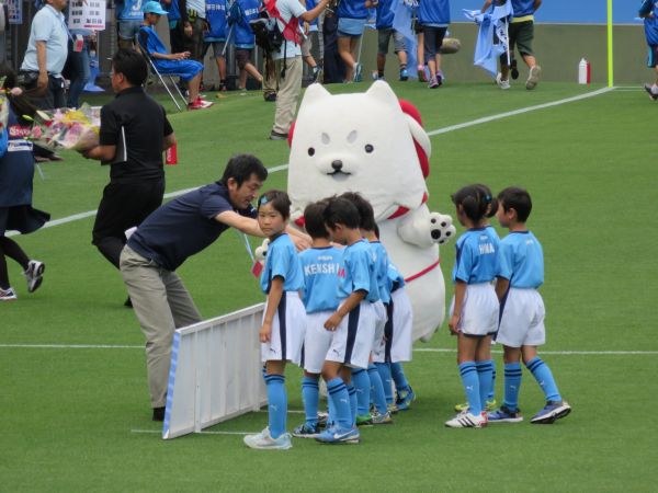 「はい、並んで、並んで~」