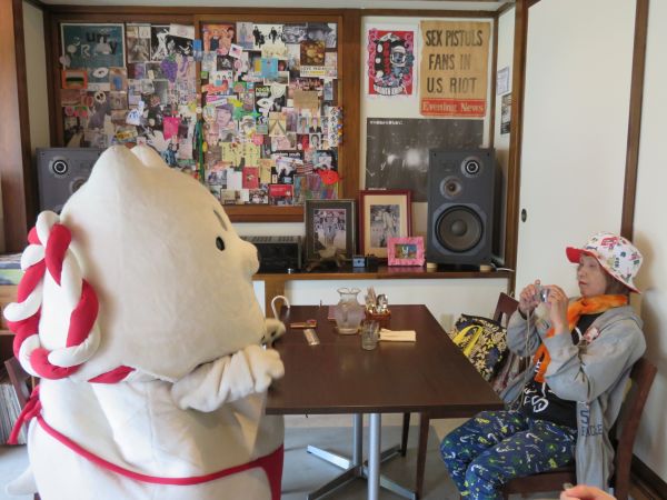 お友達と会話中。