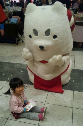 ちょこんと座る二人。