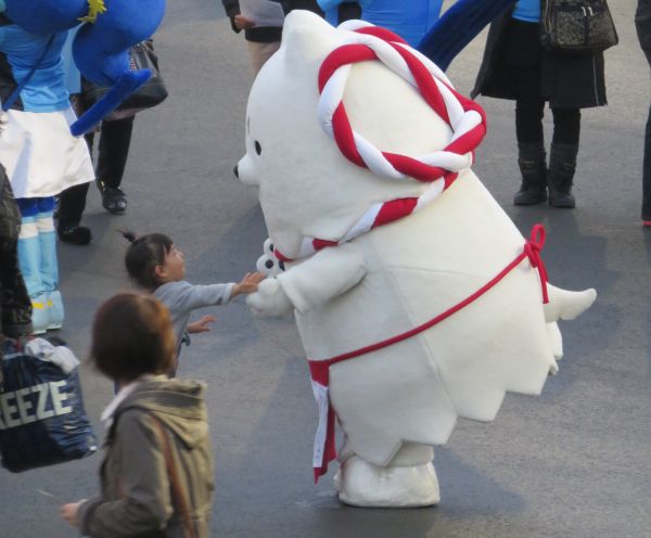 ちびっこと触れ合うしっぺい♪②