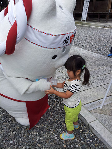 はい、お水！
