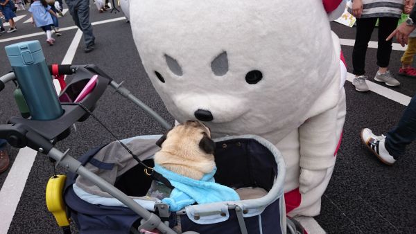 チュッ