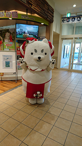 ららぽーと情報館前でハイ、しっ