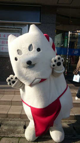 強風の中で